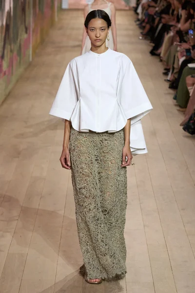 Look 48